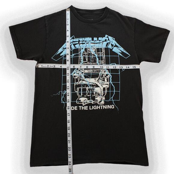 Grunge Black Puff Print Metallica Graphic Tee - Picture 2 of 5